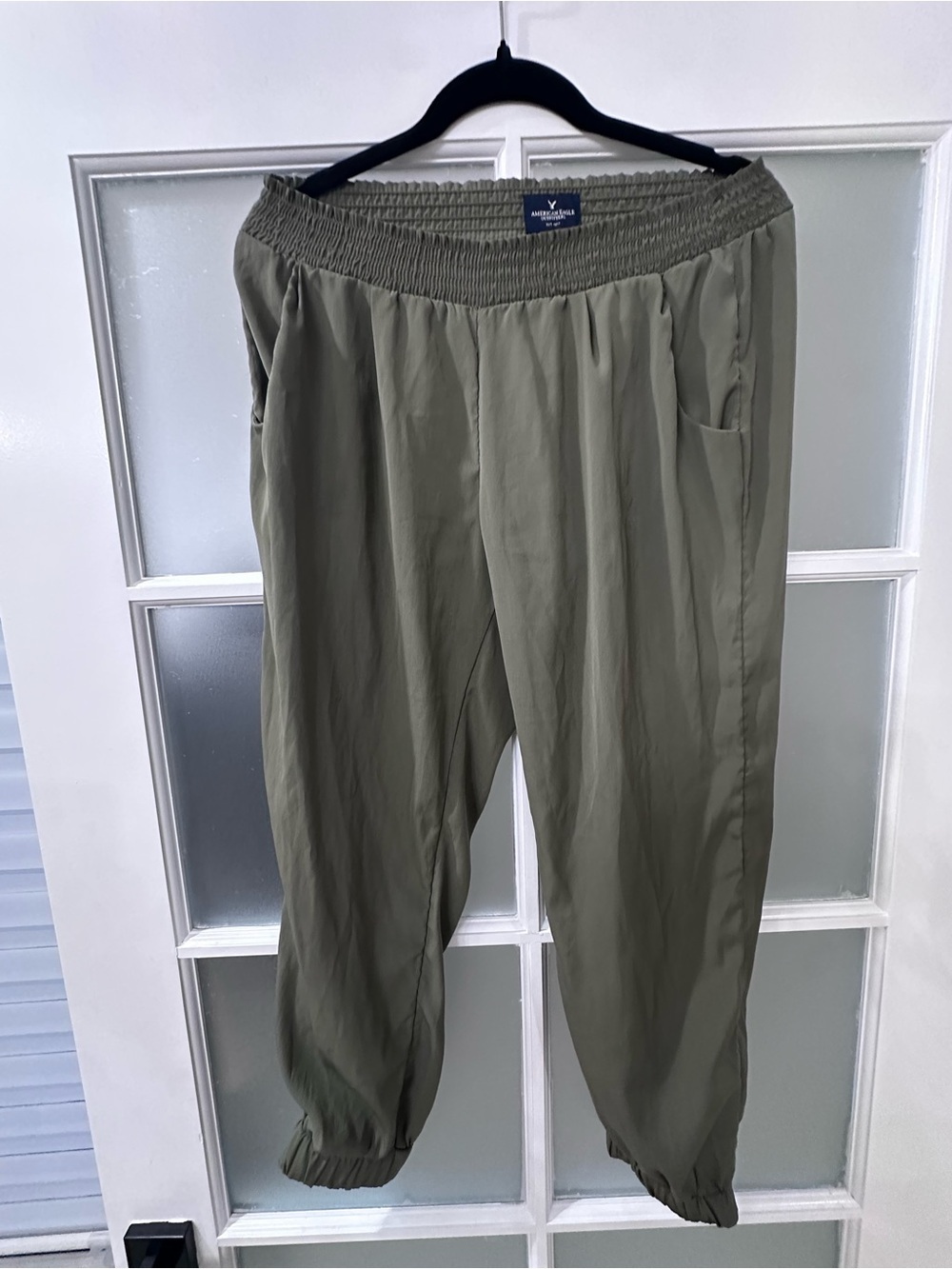 American Eagle Women’s Small Olive Green Smocked Waist Jogger Pants Pockets